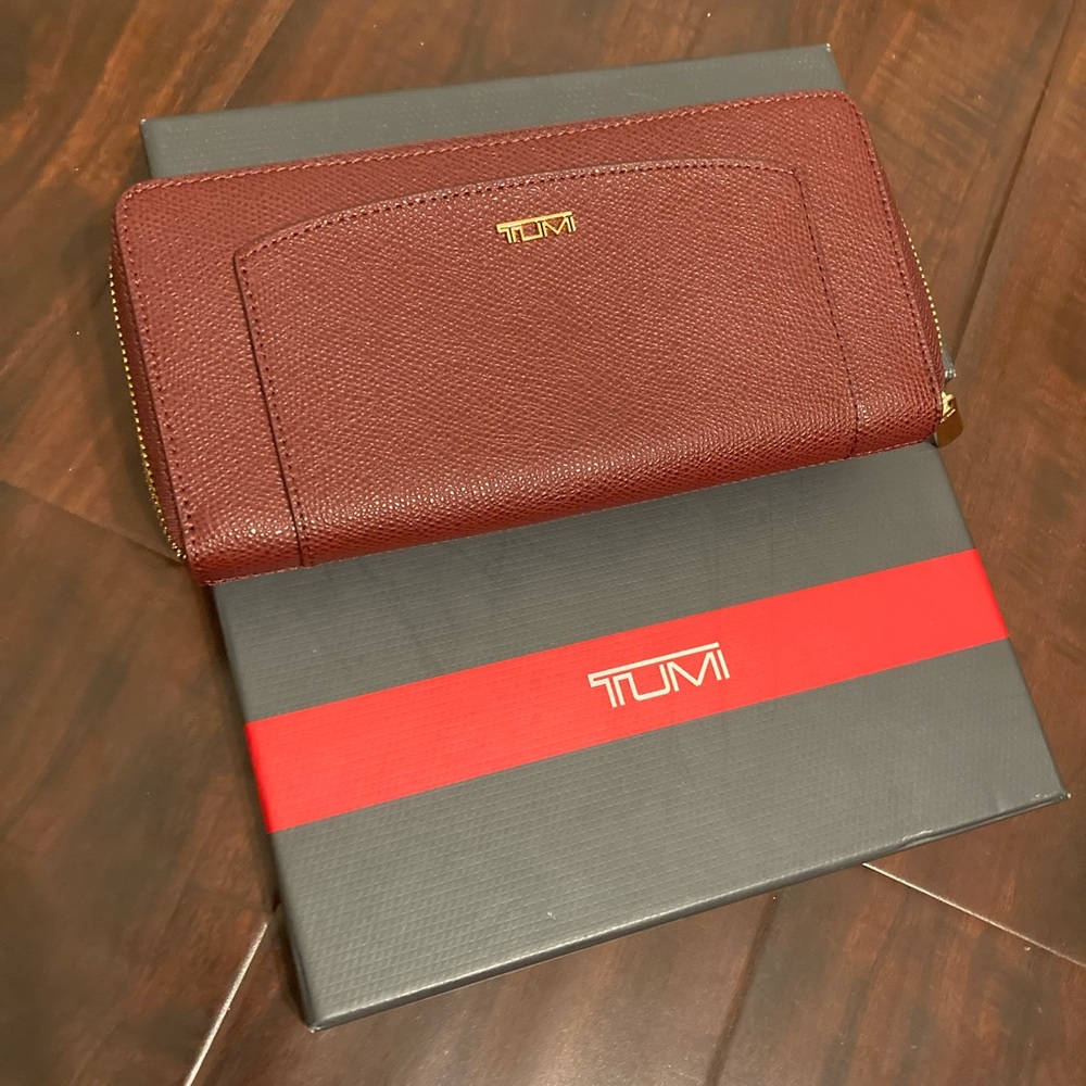 Brand new TUMI women’s wallet